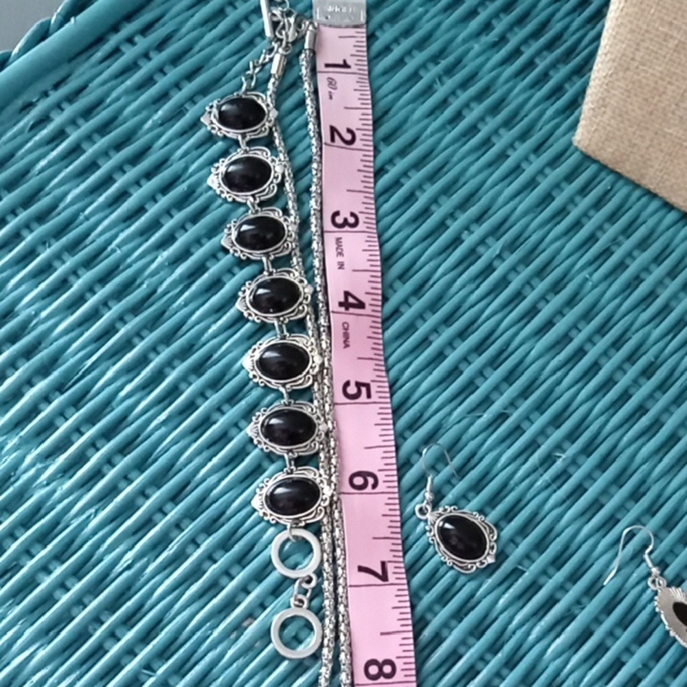 Elegant Silver and Black Jewelry Set - Picture 7 of 7